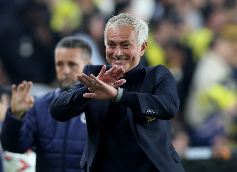 Mourinho sees red as Fenerbahce hold Man Utd to third Europa League draw